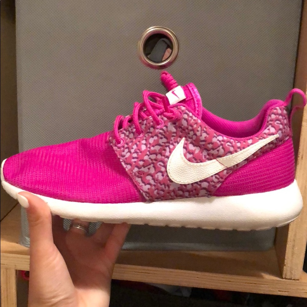NIKE bright pink roshe with cheetah print!